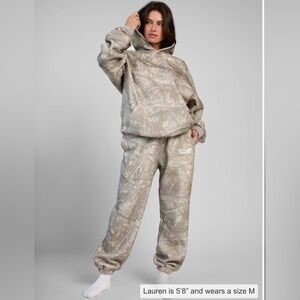 Comfrt Woodland Camo ZIP-UP HOODIE AND JOGGERS